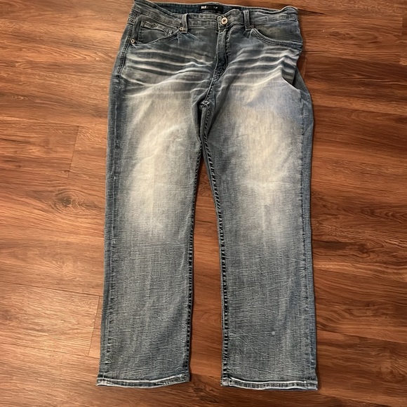 PRE LOVED SHARP BUCKLE BKE TYLER BLUE JEANS SIZE 38X30 NO STAINS OR WEAR ON HEM - Picture 2 of 7